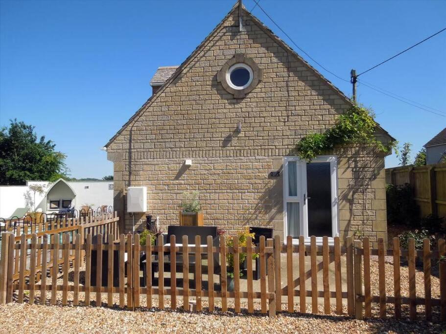 Beautiful 2 Bedroom Guest House With Private Pool In Lacock, Wiltshire Eksteriør bilde